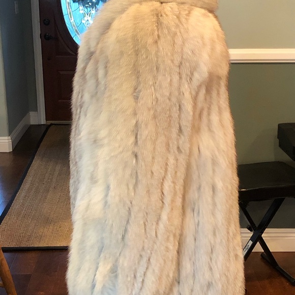 Saga Blue Fox Fur Coat - Picture 6 of 10